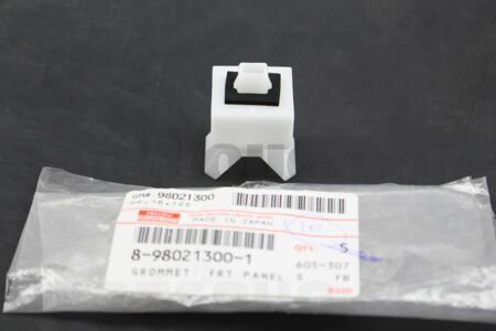 1892 - Клипса передней и боковой панели ISUZU 8980213001